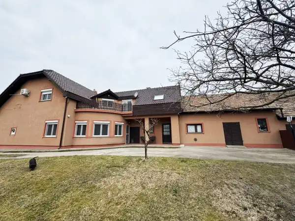 Eladó családi ház, Lórév 4 szoba 320 m² 190 M Ft