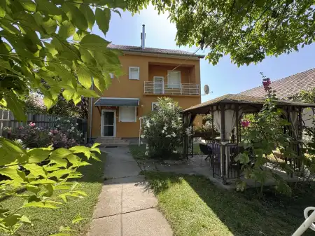 Eladó családi ház, Lórév 4 szoba 136 m² 84.9 M Ft