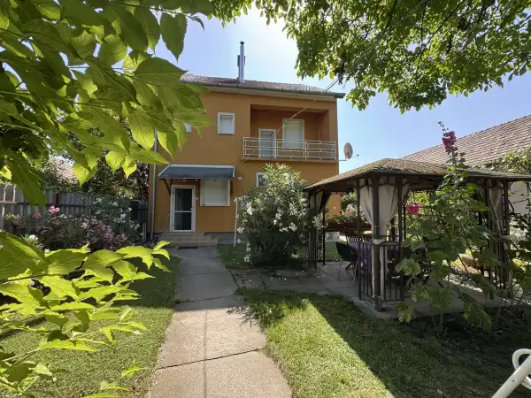 Eladó családi ház, Lórév 4 szoba 136 m² 84.9 M Ft