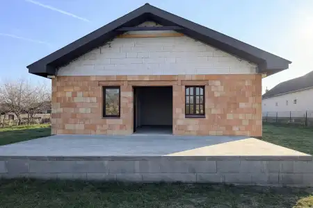 Eladó családi ház, Makád 3 szoba 117 m² 40.9 M Ft