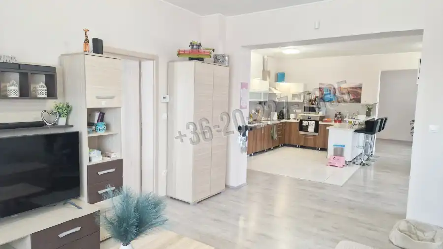 eladó családi ház, Tass