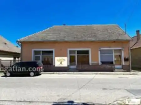 Eladó vendéglátás, Szigetújfalu 160 m² 49.9 M Ft